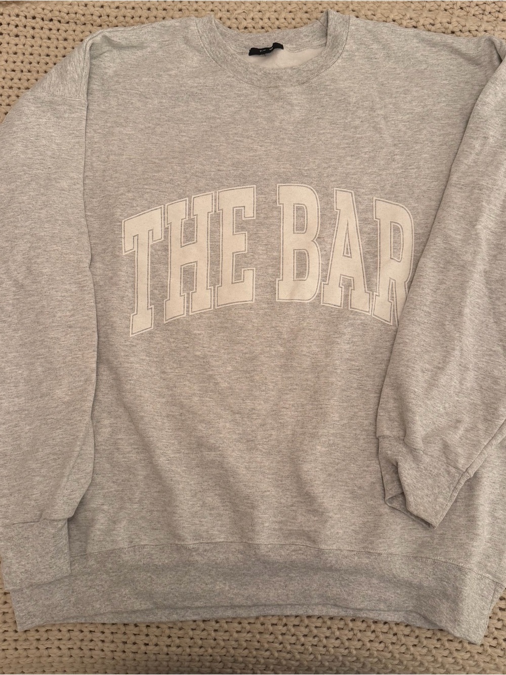 THE BAR VARSITY SWEATSHIRT LT HEATHER GREY
